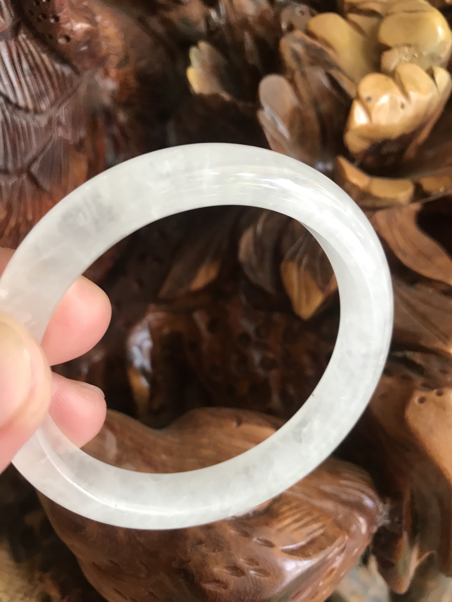 Vòng Thạch Anh Trắng Tự Nhiên Bản Hẹ Mới đẹp Ni 52mm Cao 10mm Dầy 7mm Màu trắng trong bóng đẹp Nữ mệnh Kim mệnh Thủy tay nhỏ đeo 45kg - 52 kg ạ