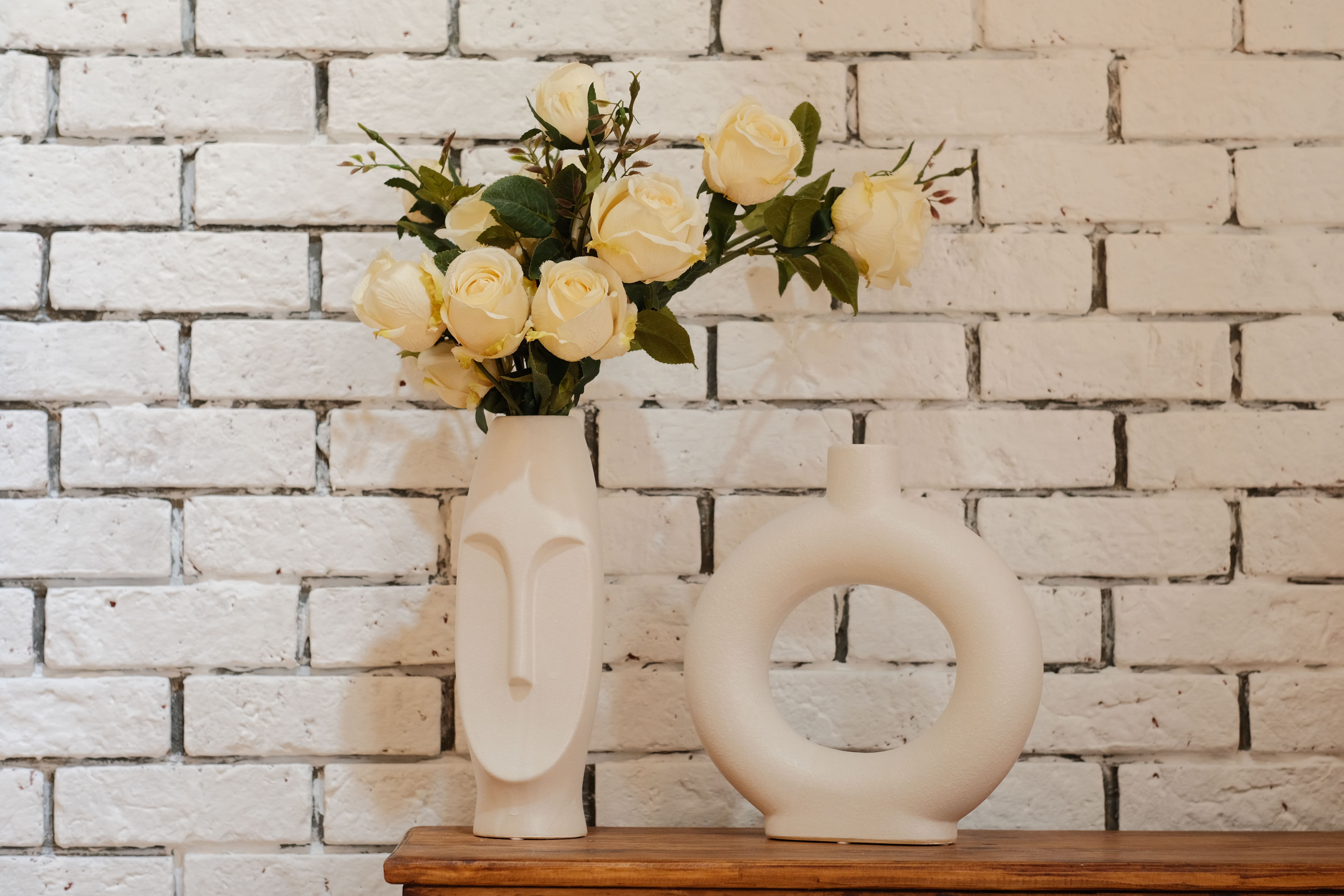 Tượng gốm sứ decor hình mặt người trang trí nhà màu trắng DS007