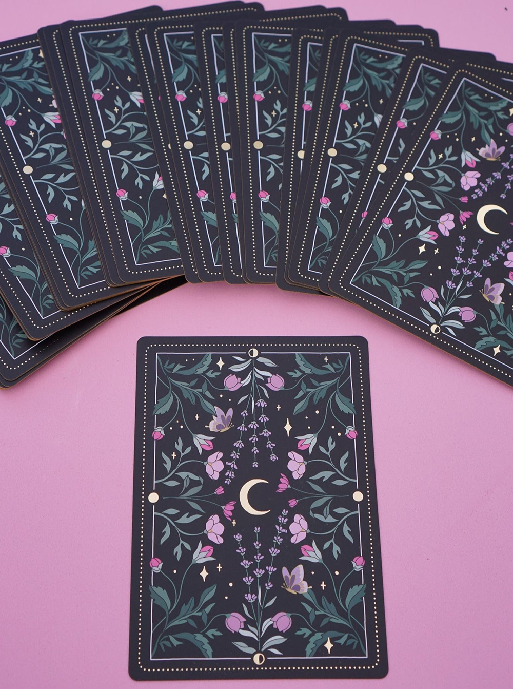 Bộ Bài Moon Witch Oracle Đá Thanh Tẩy