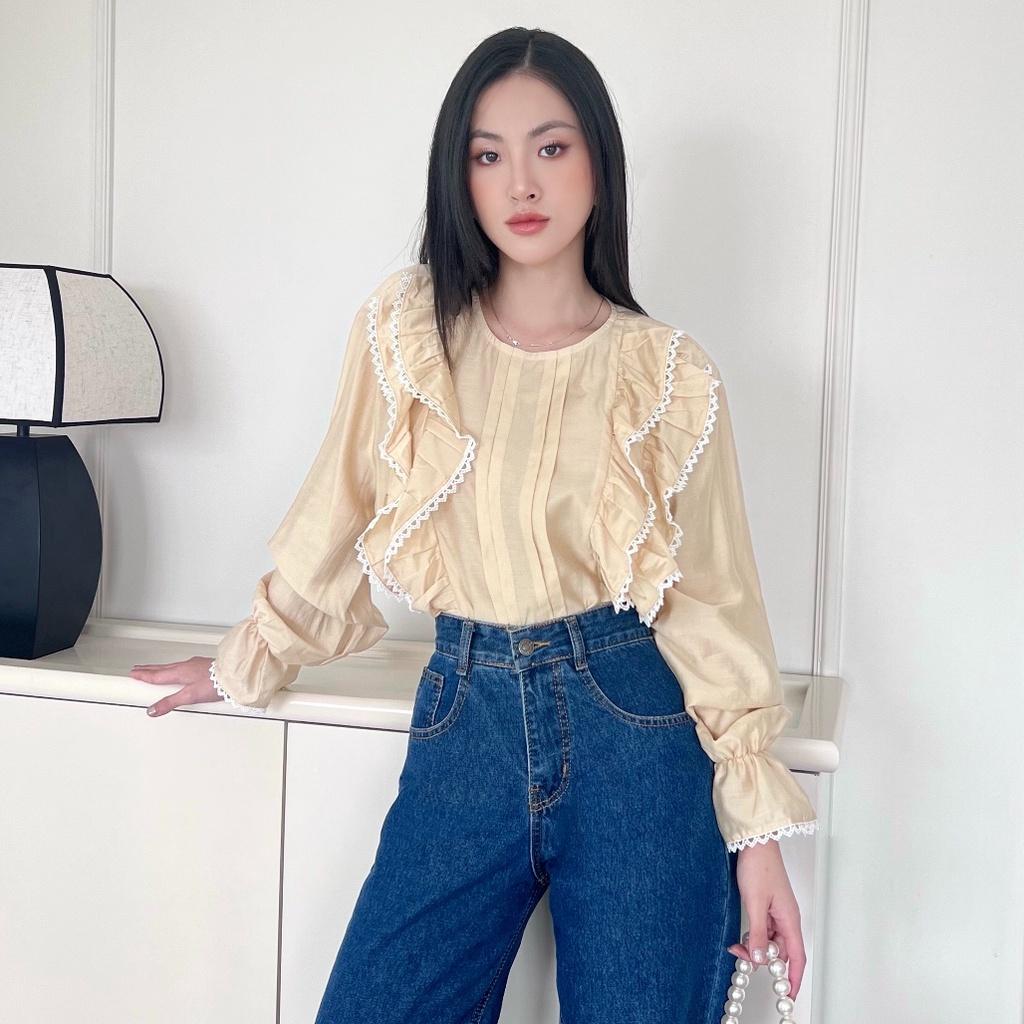 KIOBI - Áo kiểu Ninara form suông rộng, cổ tròn, tay phồng nhún bèo, bèo ngực viền ren, vải tơ silk mịn be - KIA224346B