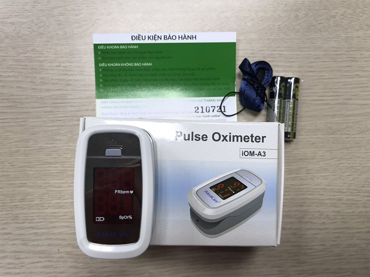 Máy Đo Nhịp Tim Và Nồng Độ Oxy Trong Máu Fingertip Pulse Oximeter iMedicare iOM-A3