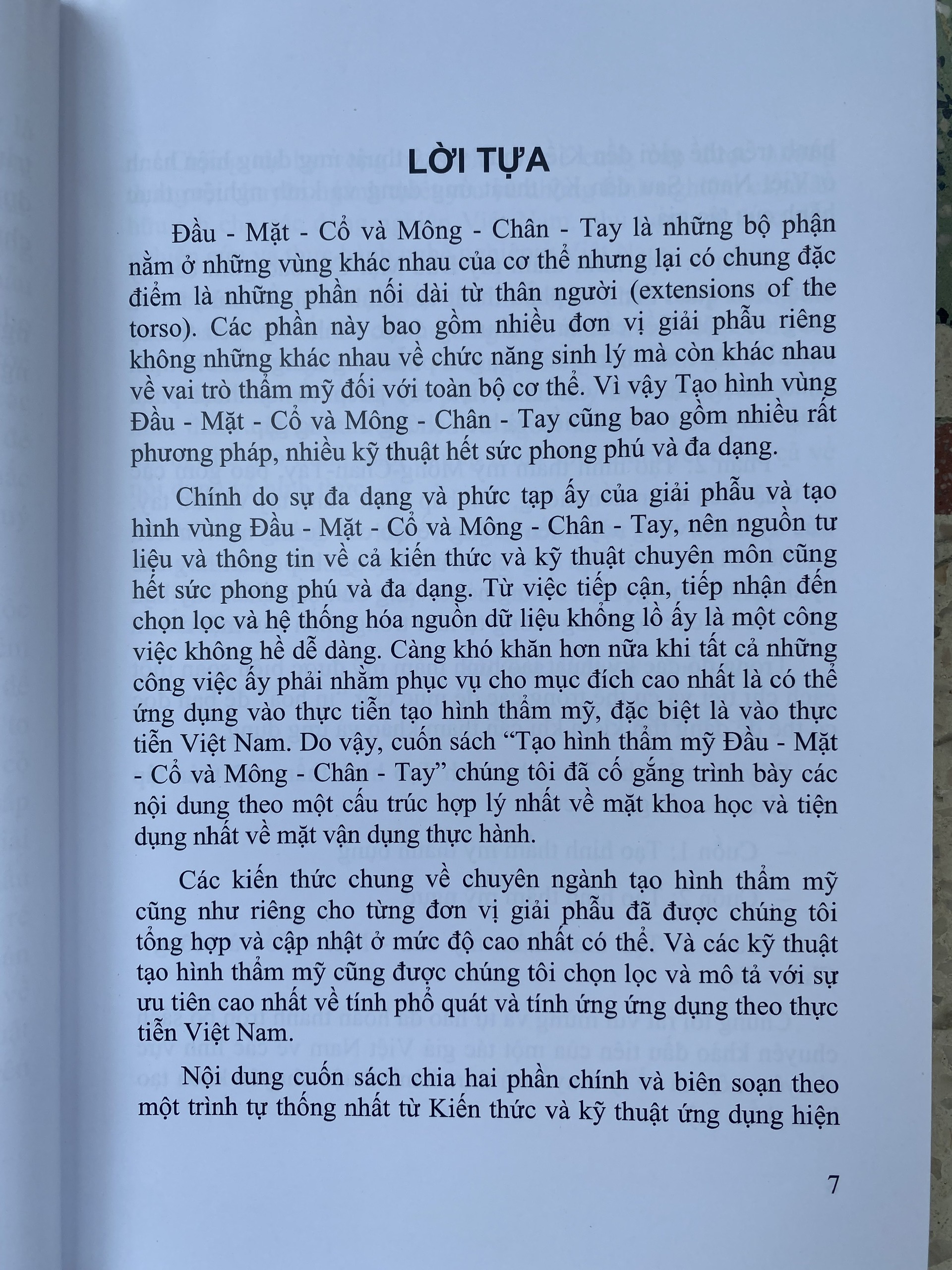 Sách - Tạo hình thẩm mỹ Đầu - Mặt - Cổ & Mông - Chân - Tay