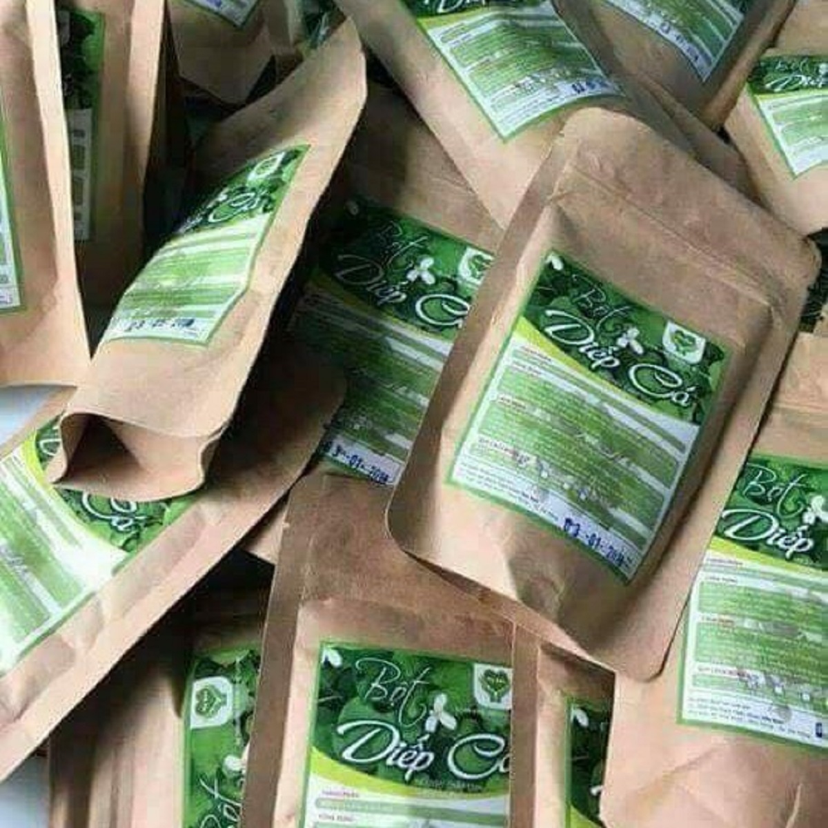 Bột diếp cá Mẹ Ken tặng kèm ví duyên dáng Việt Nam