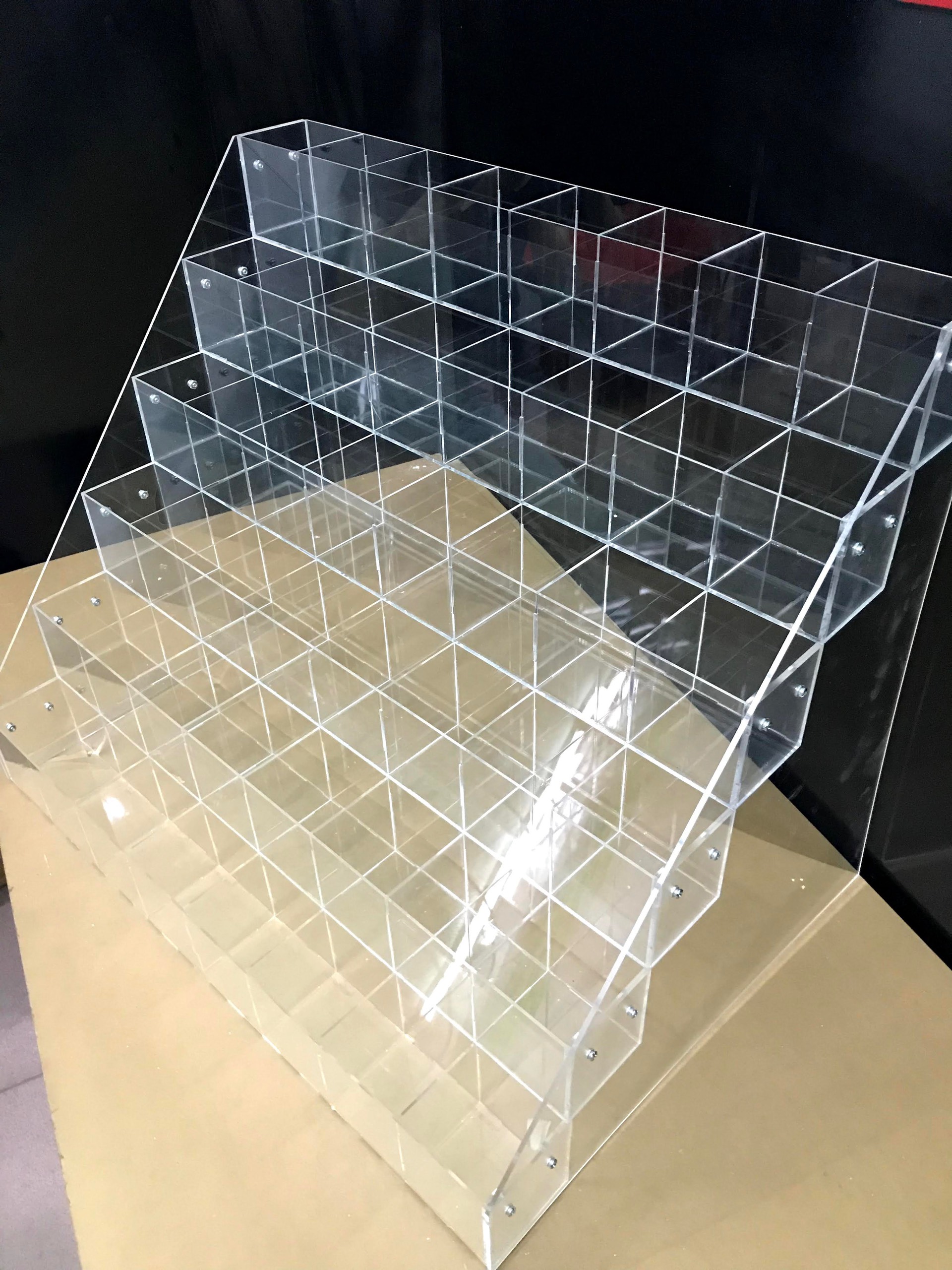 Kệ bút mica size lớn 60 ô-Kệ bút trưng bày văn phòng phẩm