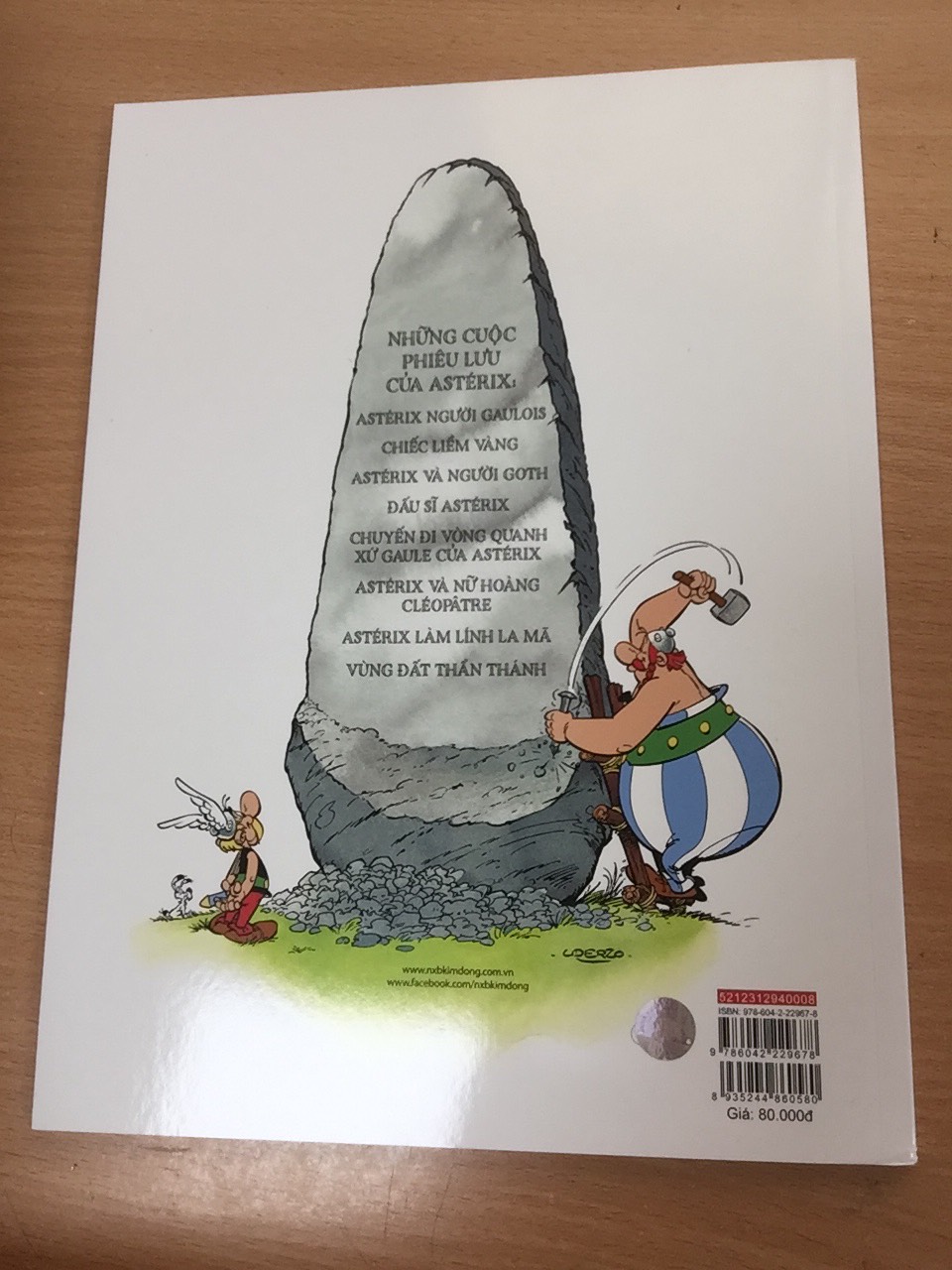 ASTÉRIX - VÙNG ĐẤT THẦN THÁNH