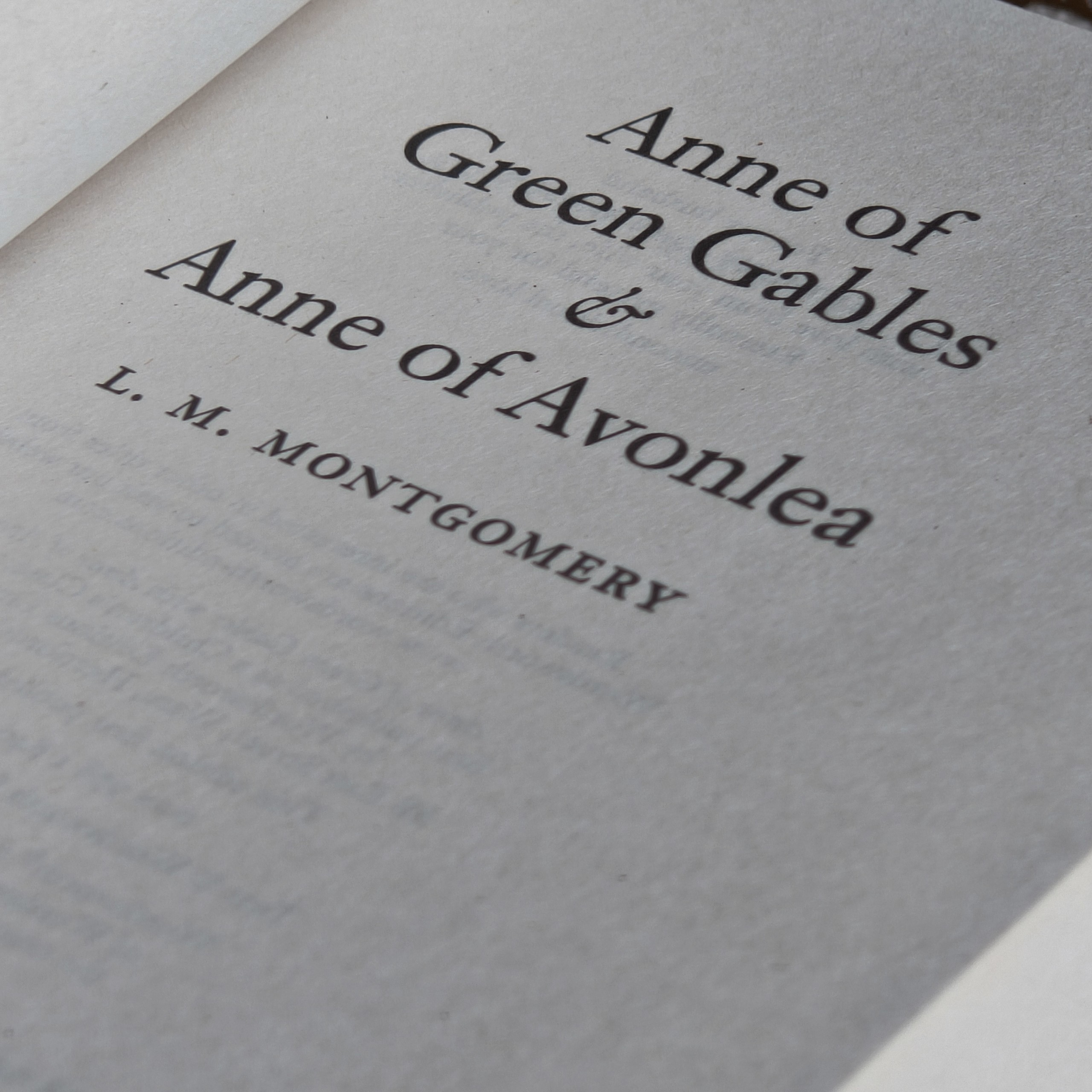 Tiểu thuyết thiếu niên tiếng Anh: Anne of Green Gables &amp; Anne of Avonlea