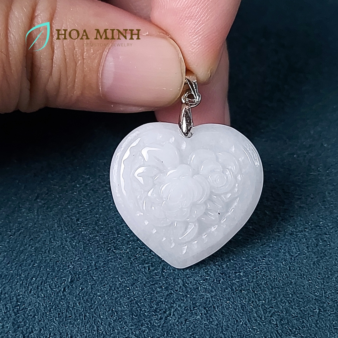 Mặt dây chuyền Cẩm Thạch trắng trái tim chạm hoa hồng size 22x24mm thanh lịch