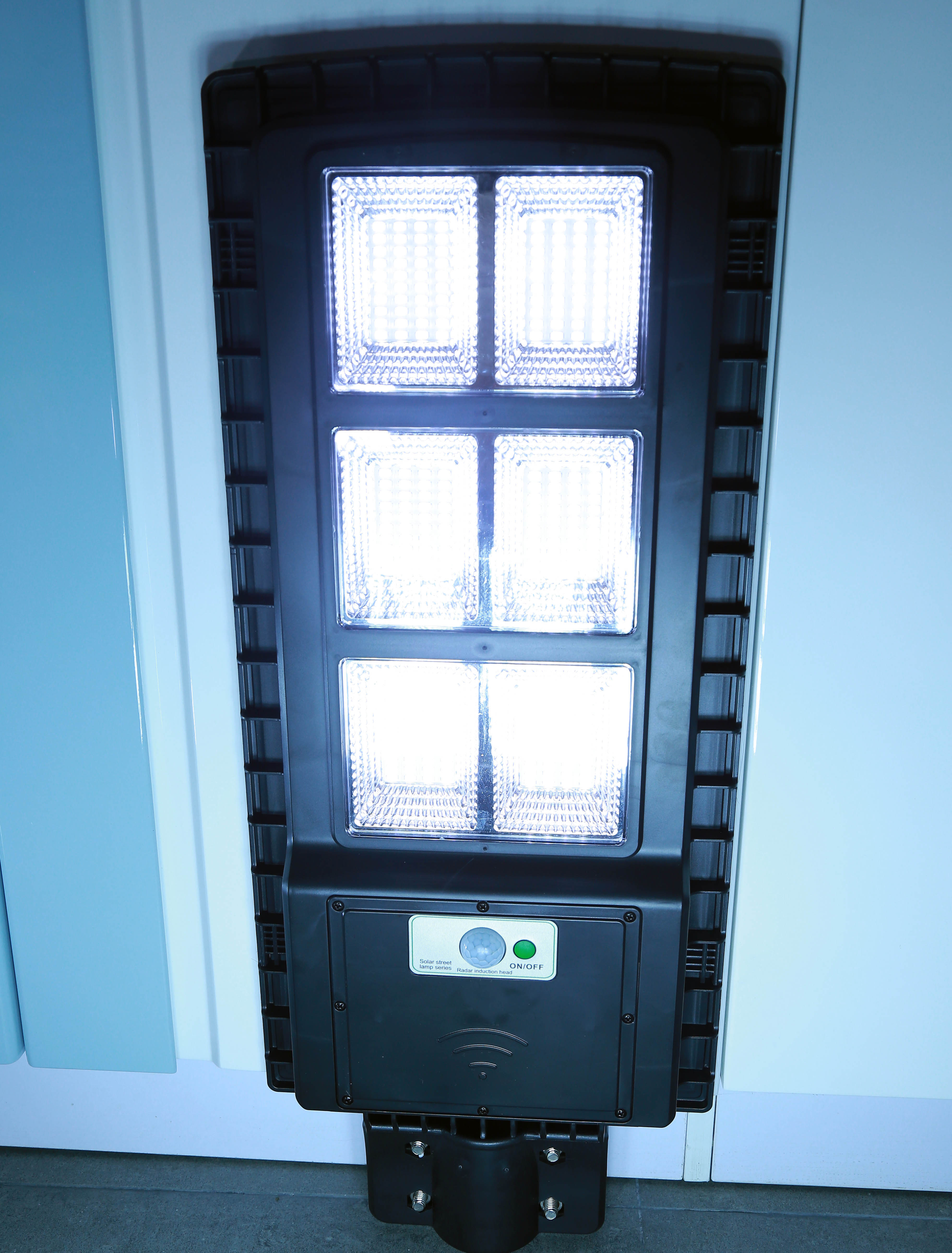 ĐÈN LED NĂNG LƯỢNG MẶT TRỜI 90W CẢM BIẾN THÔNG MINH 806-90