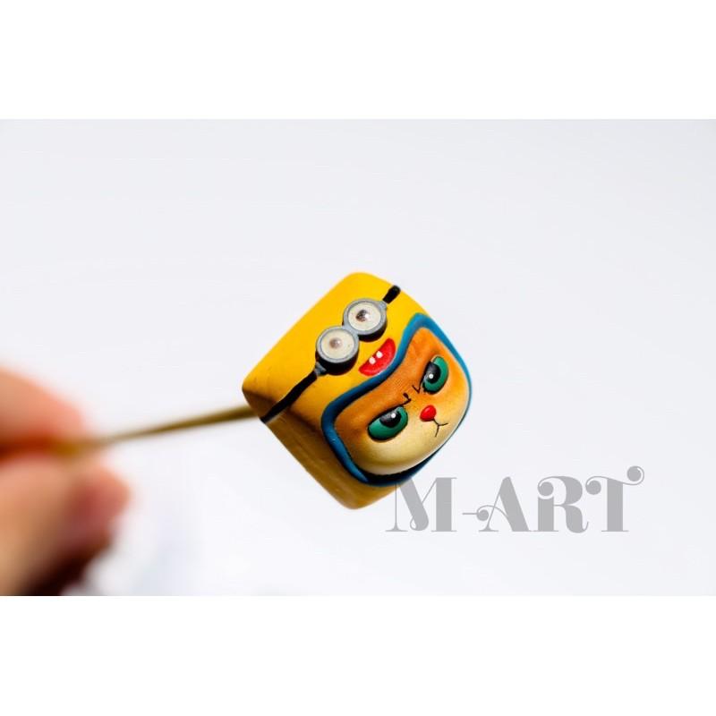 Nút bàn phím cơ mèo dễ thương và chiếc mũ minion - Meowy artisan keycaps