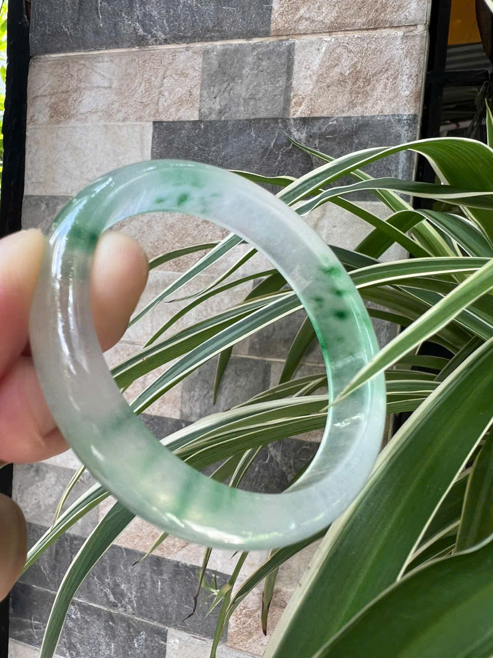 Vòng Tay Nữ Bản Hẹ Đá Mã Não DuLong Trắng Trong Xanh Rong Biển Nhẹ Bóng Đẹp Ni 54mm Cao 12mm Dầy 7mm Món quà tặng Nữ 50kg - 55kg đeo tay xinh rẻ đẹp ý nghĩa ạ