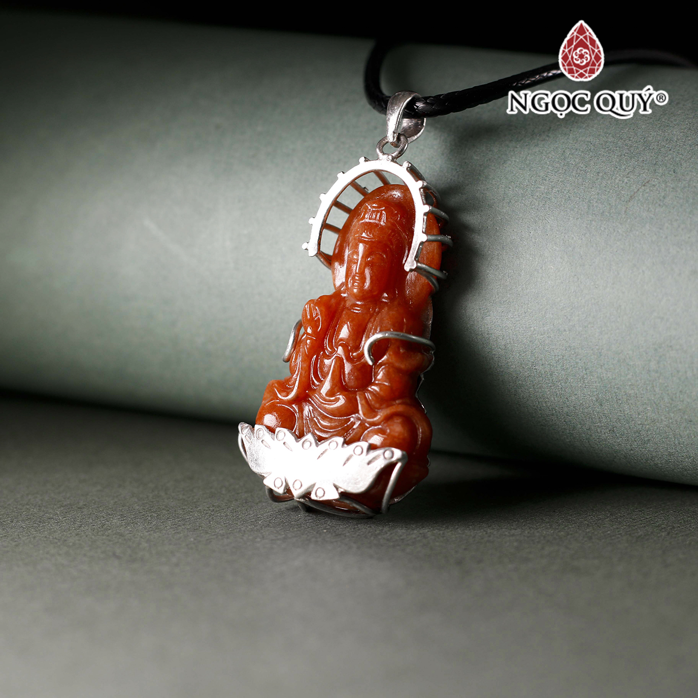 Dây chuyền phật bà cẩm thạch huyết bọc bạc 40x23mm mệnh hỏa, thổ - Ngọc Qúy Gemstones