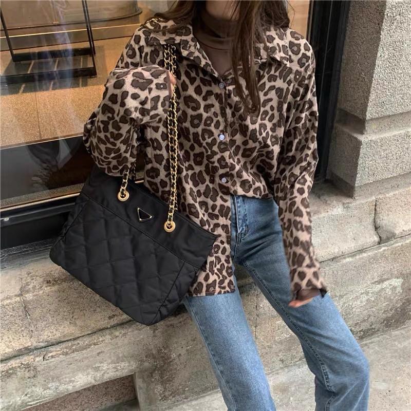 Áo sơ mi hoạ tiết da báo