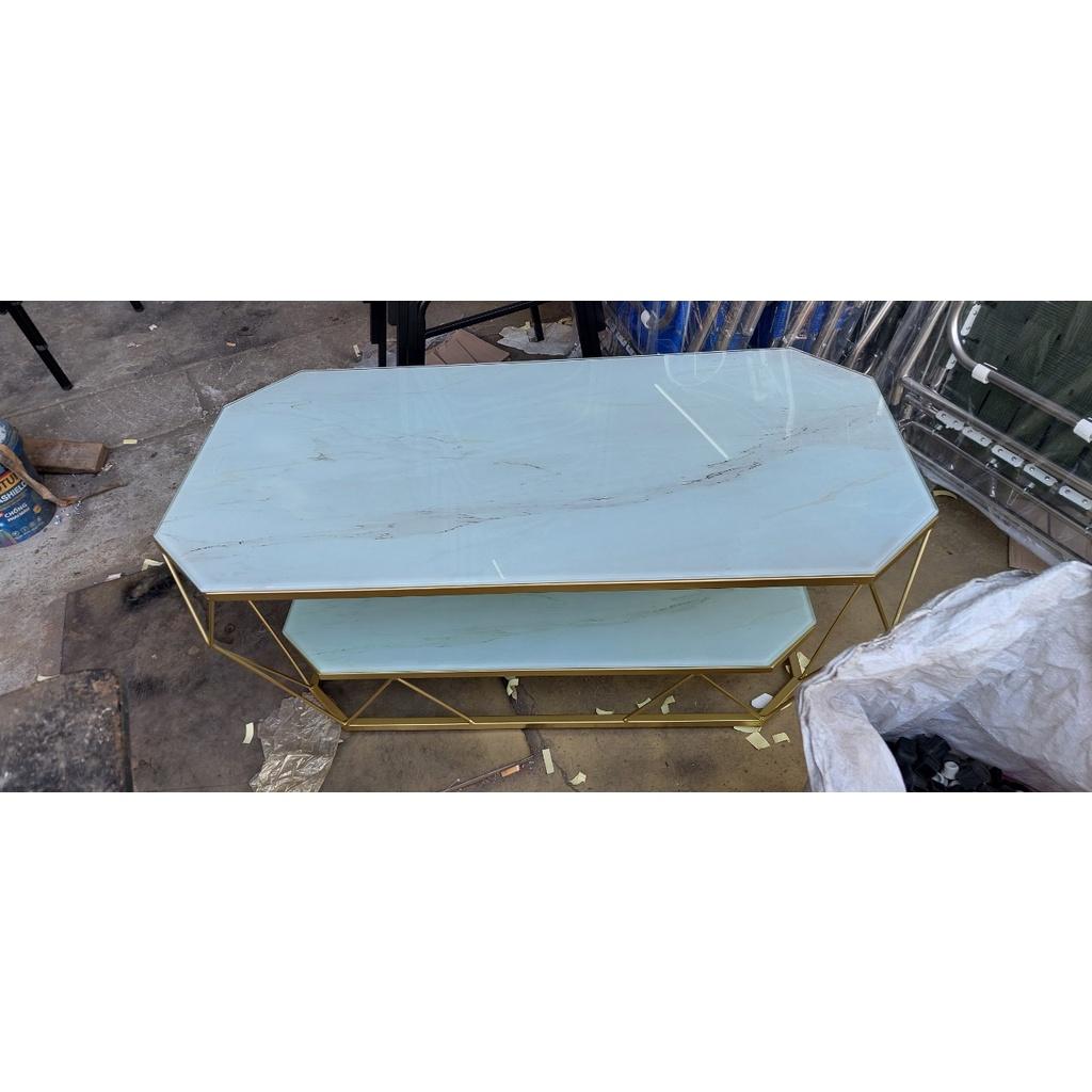 Bàn sofa khung sắt sơn tỉnh điện,, mặt kính cường lực giả đá