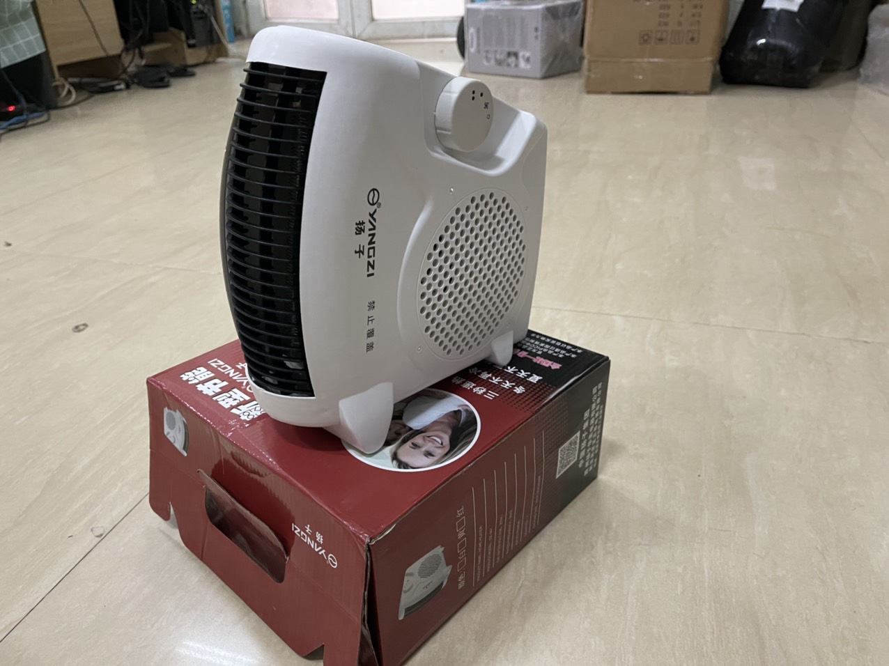 Máy sưởi quạt sưởi ấm mini để bàn