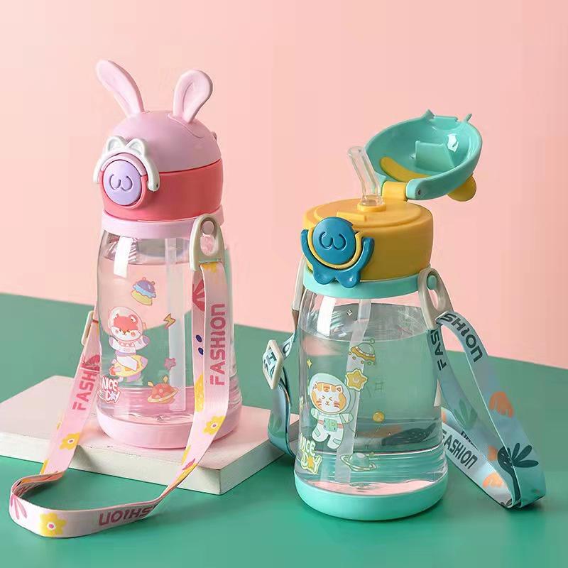 PVN44796 Bình Nước 650ml Tai Thỏ Có Ống Hút Dây Đeo Cute Cho Bé Đi Học