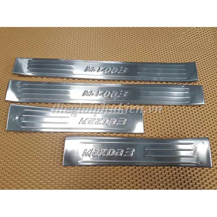 Bộ Ốp bậc, Nẹp bước chân Mazda 3 - Mẫu INOX