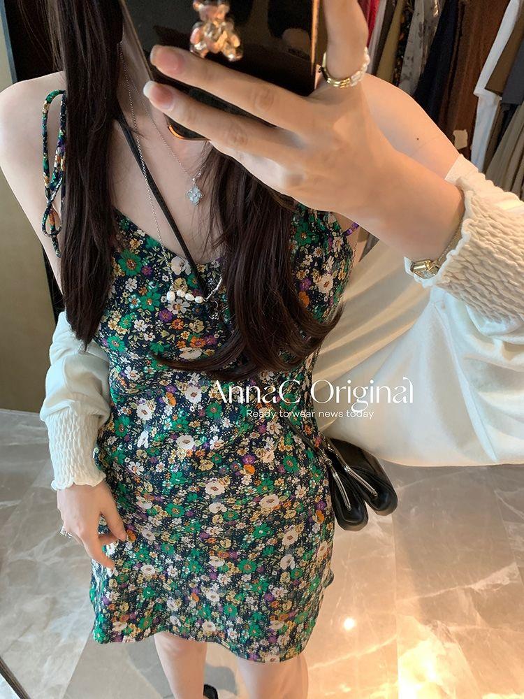 DONGSHOP 2023 Mùa hè Hàn Quốc cổ điển sling váy hoa mảnh đầm thiết kế phụ nữ nhỏ v cổ khí chất một từ váy ngắn