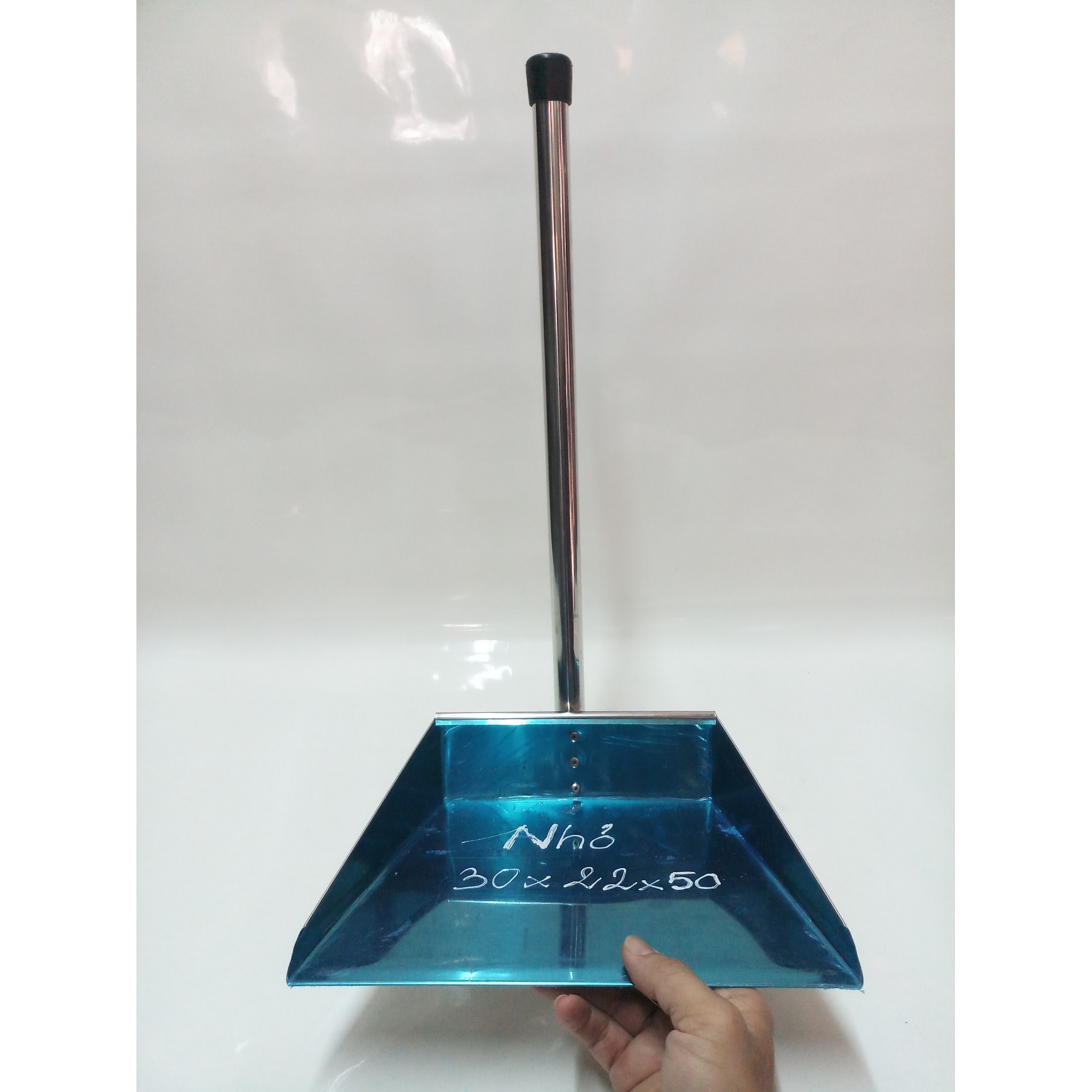 KY HỐT RÁC INOX CÁN DÀI.