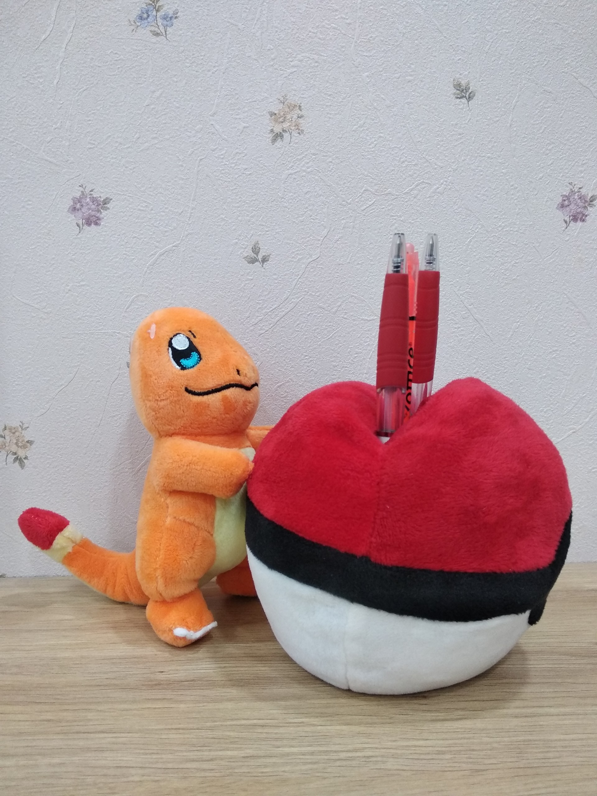 Gấu bông Pokemon Chamander dùng làm đồ đựng bút, cắm điện thoại