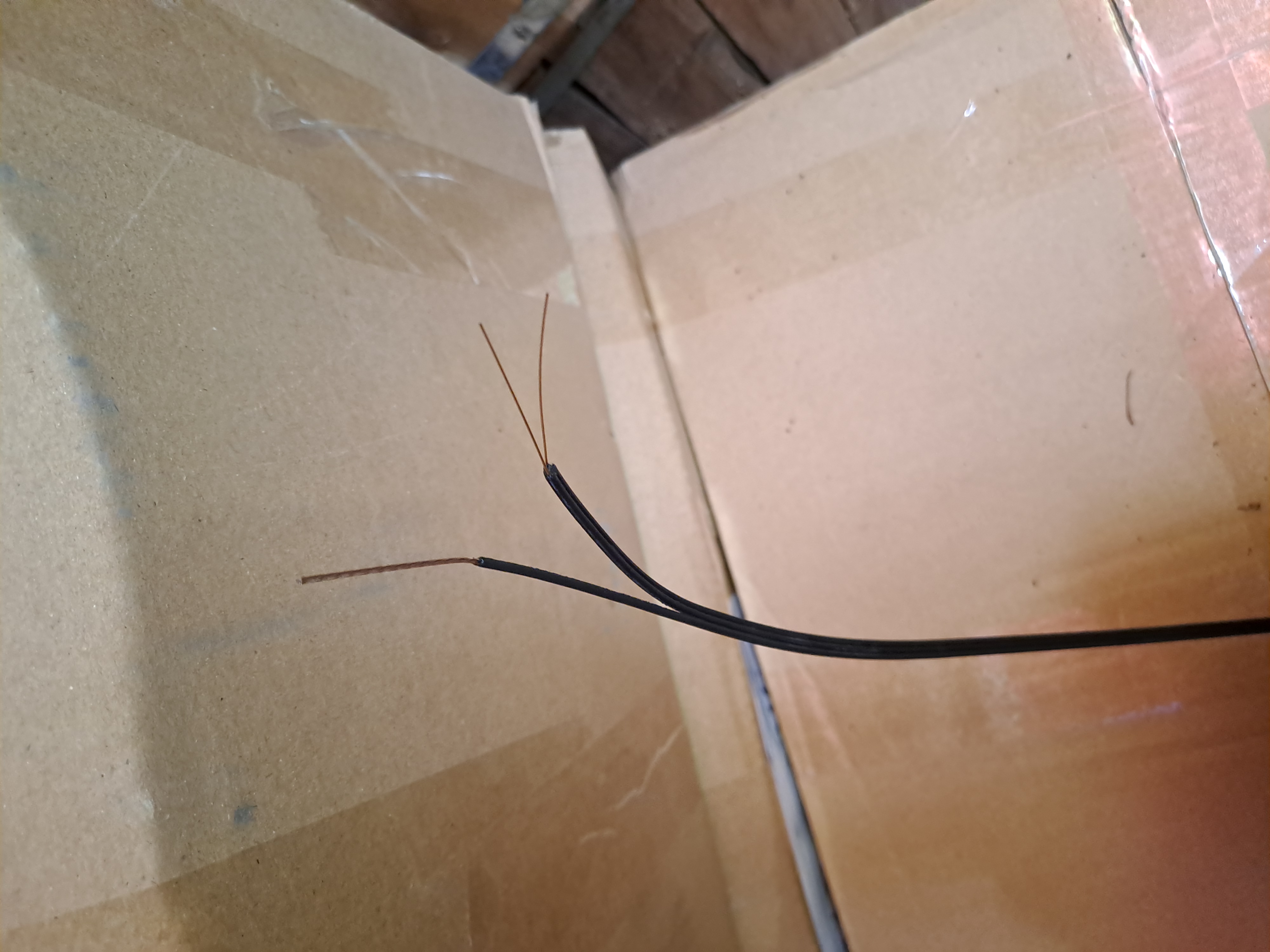 Cáp quang treo 1FO giá chưa vat