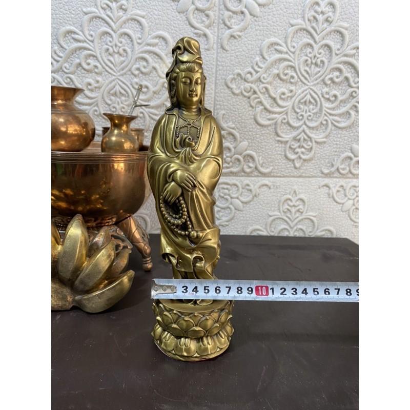 Tượng đồng mẹ quan âm