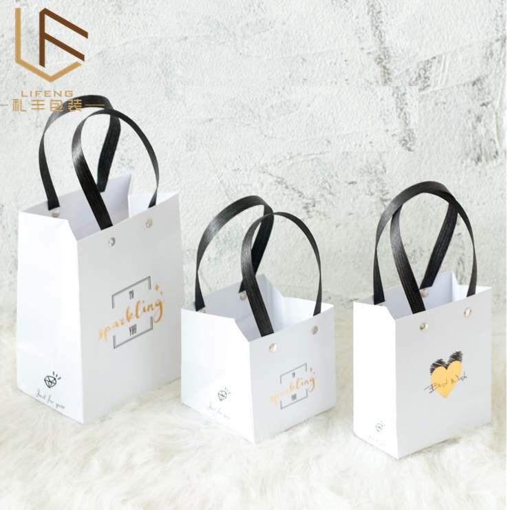 Túi giấy quai xách dây đinh tán sang trọng, hộp giấy bọt biển dùng đựng đồ quà tặng mini, trang sức Q237