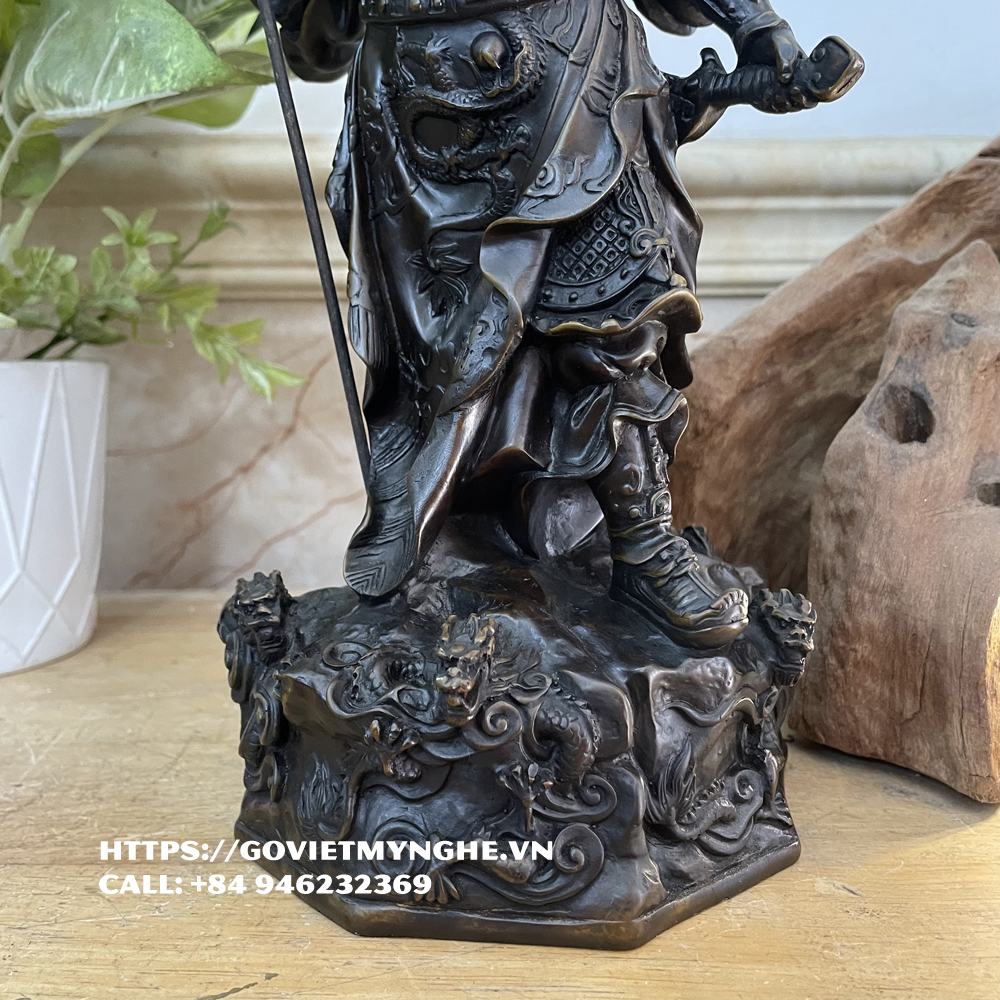 Tượng đá trang trí phong thủy tượng Quan Công cầm đao Ngũ Long - Cao 30cm - Màu Nâu Đen