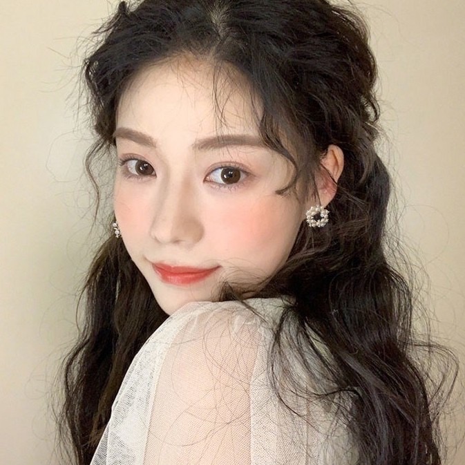 Khuyên tai tròn đính ngọc trai nhân tạo sang chảnh