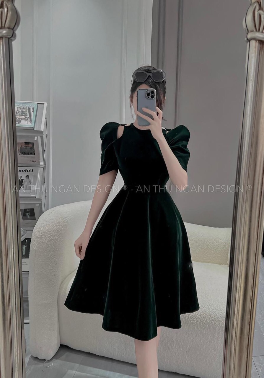 Đầm nhung khoét vai đính nút sang trọng 2 màu hottrend