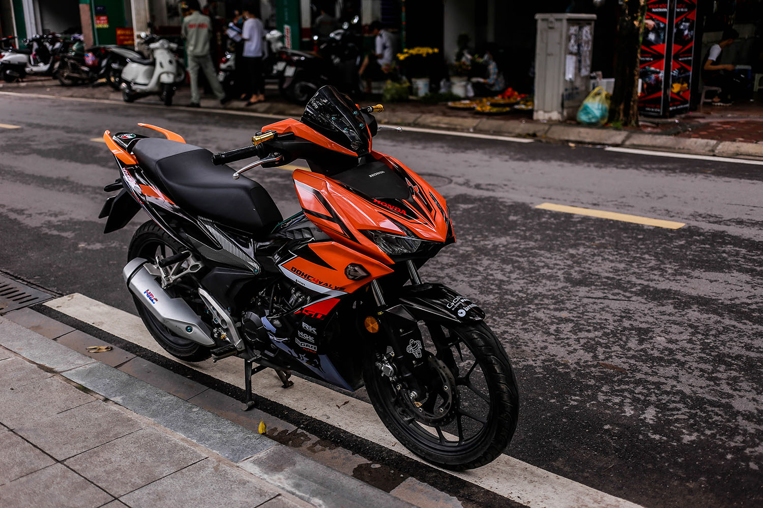 Tem trùm Winner X Black Orange