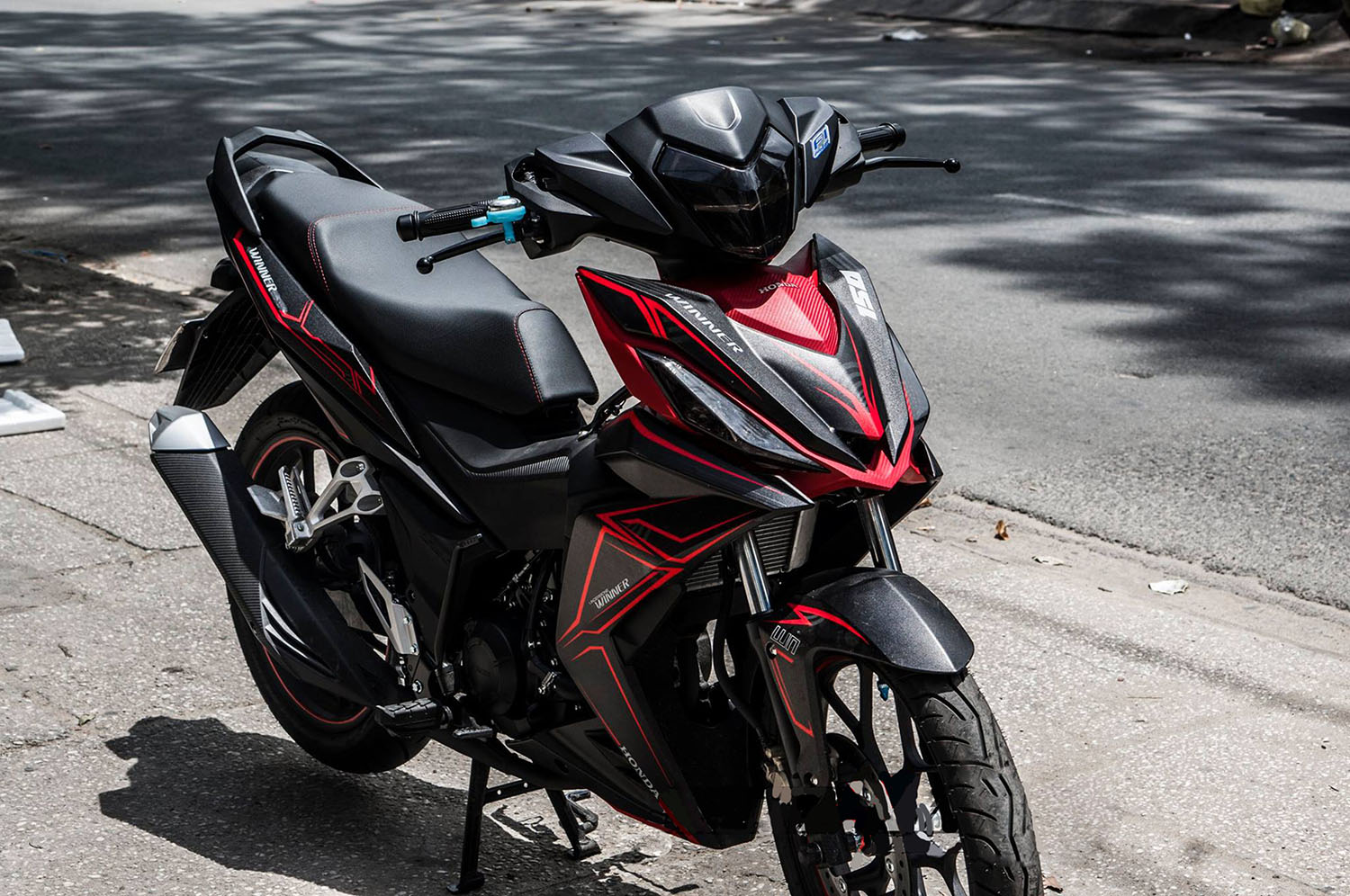 Tem trùm Winner 150 Red Lighting