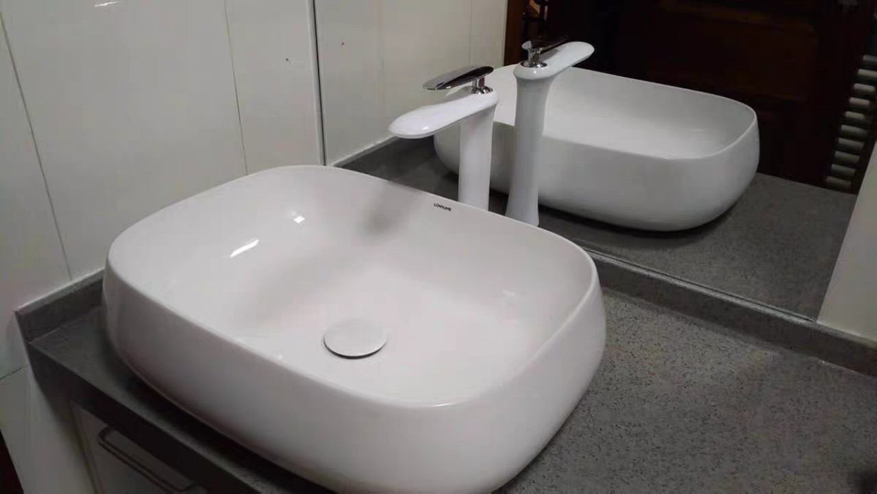 Chậu Lavabo Rửa Mặt C216A Men Nano Kháng Khuẩn, Đặt Bàn Đá (Tặng Bộ Xiphong Chun Thoát Nước Ngăn Mùi)