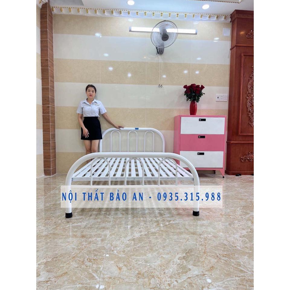 Giường sắt tròn cổ điển SANG TRỌNG đẹp - kích thước 1m2x2m