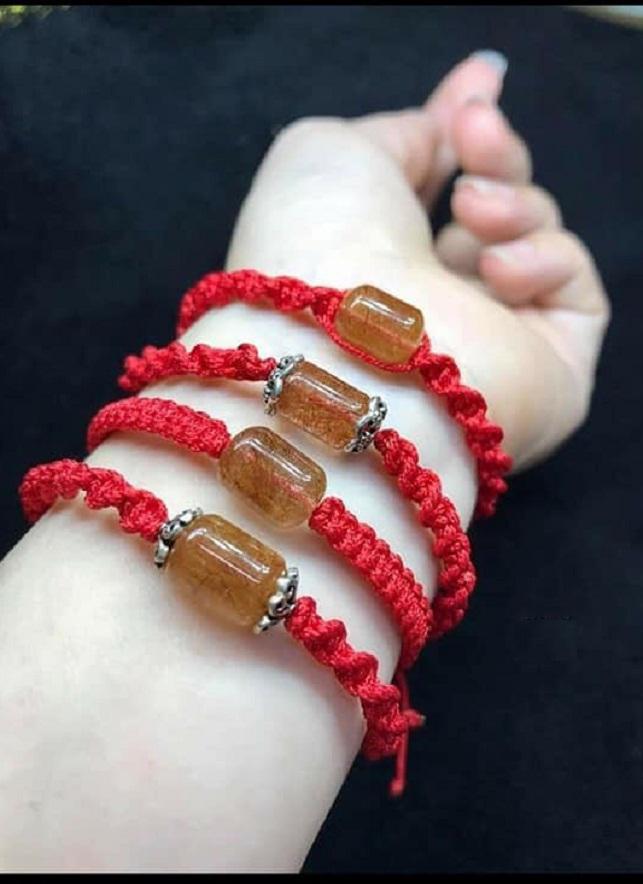 Vòng tay đá phong thủy- lu thống tóc vàng