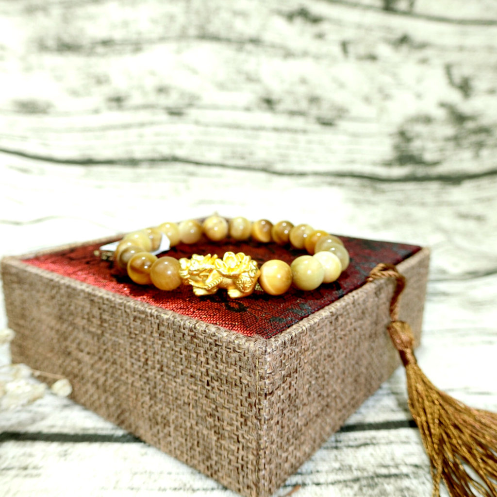 Vòng Tay Phong Thủy Mắt Hổ Ánh Trăng Tỳ Hưu Vàng 24 K - Hợp Mệnh Thổ , Kim - Tăng Vượng Khí - Chiêu Tài Bốn Phương