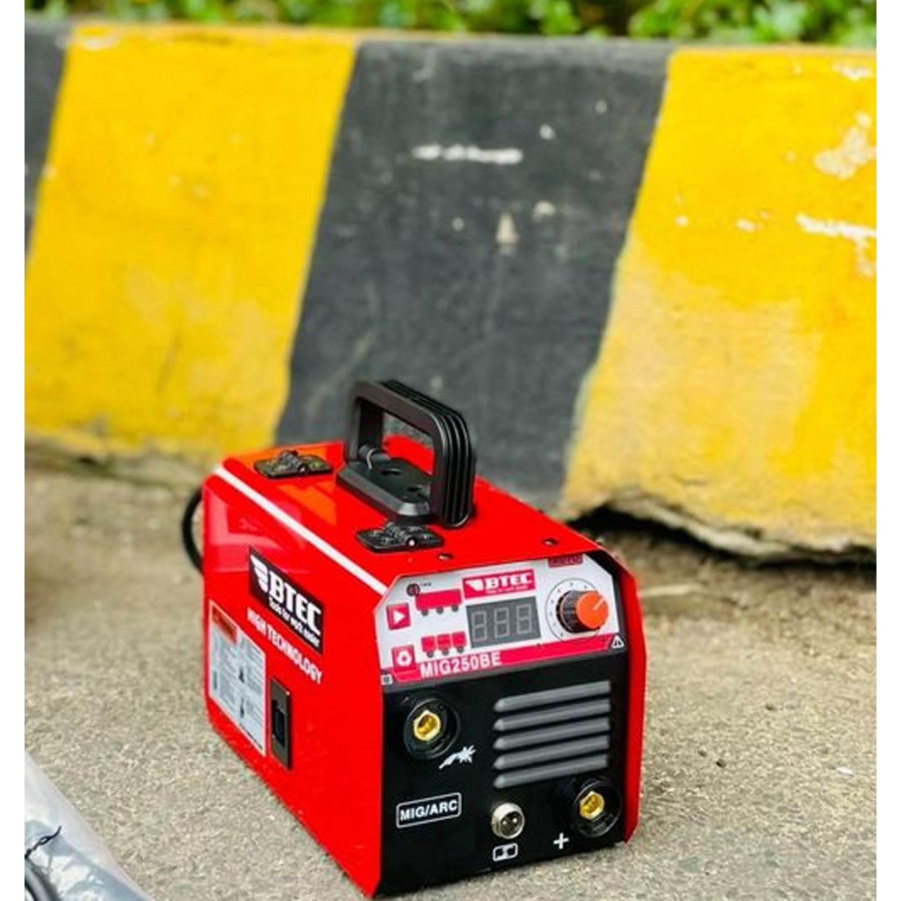 MÁY HÀN MIG KHÔNG DÙNG KHÍ/QUE (CUỘN DÂY 1KG) 250A BTEC MIG-250BE- HÀNG CHÍNH HÃNG