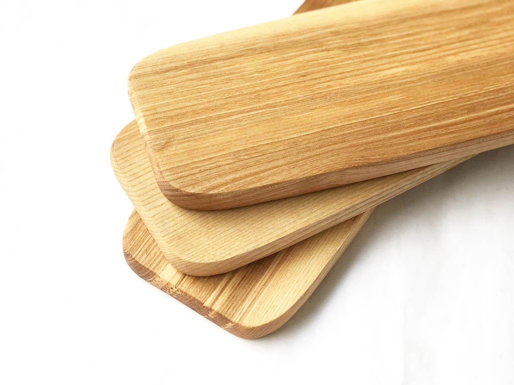 Thớt cắt/ để đồ ăn hình chữ nhật dài có móc treo 100% làm bằng gỗ ASH