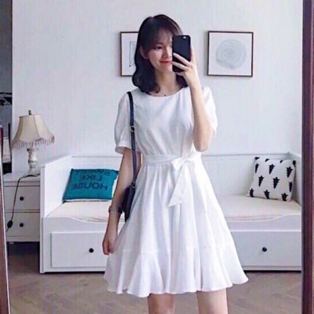 Đầm váy trắng đuôi cá cột eo