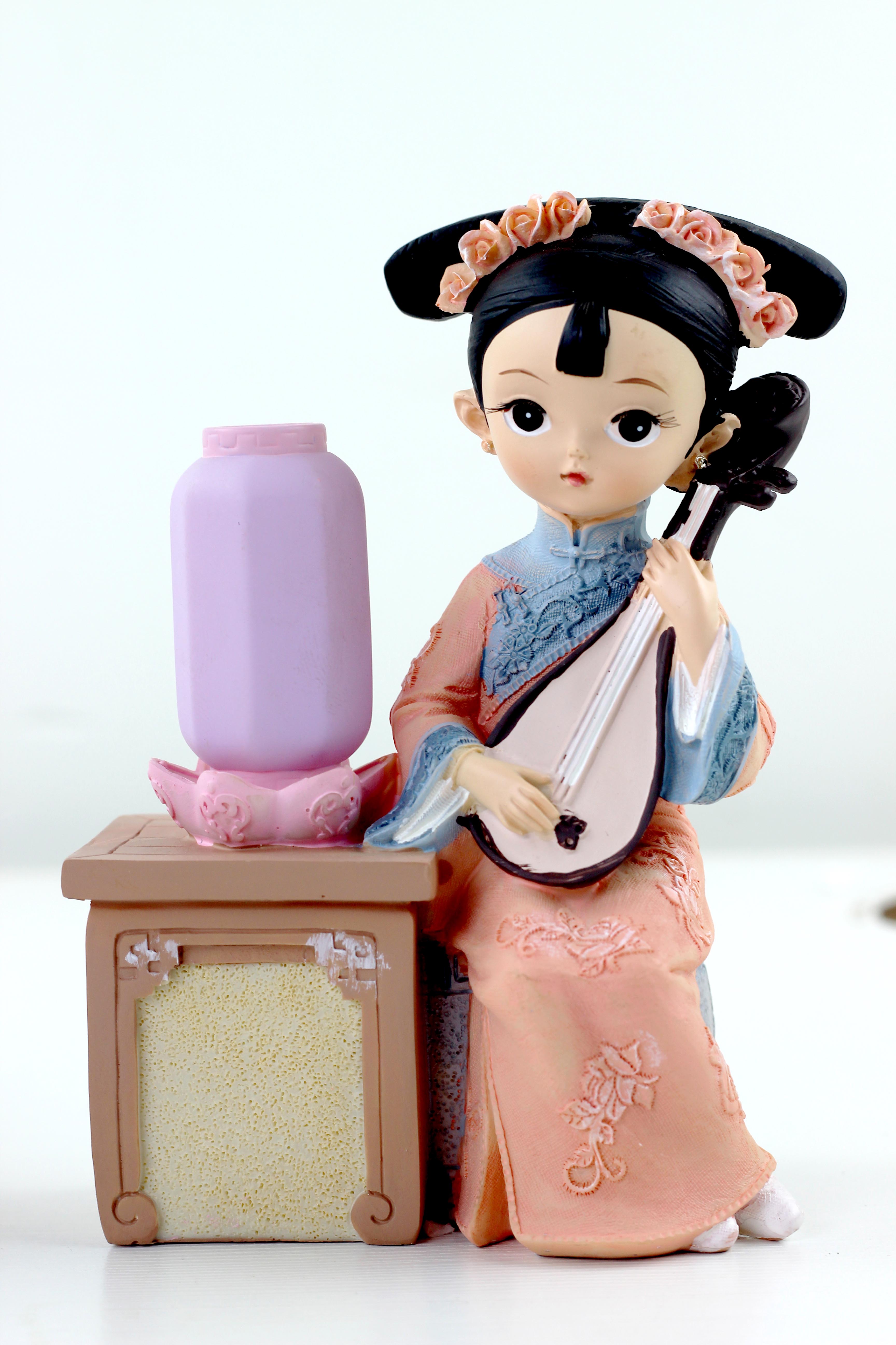 Tượng cổ trang thiếu nữ thổi Sáo bên đèn và đánh đàn Tỳ Bà bên đèn .Bộ tượng có đèn, 3D Sinh động.