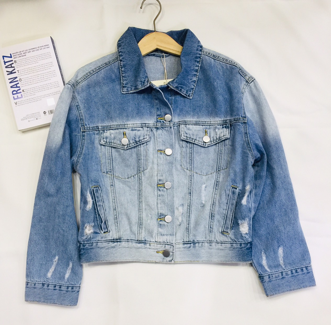 Áo Khoác jeans Nữ Demin Rách Cool Ngầu Xu Hướng Thời Trang 2023  - MÃ AKJ 001