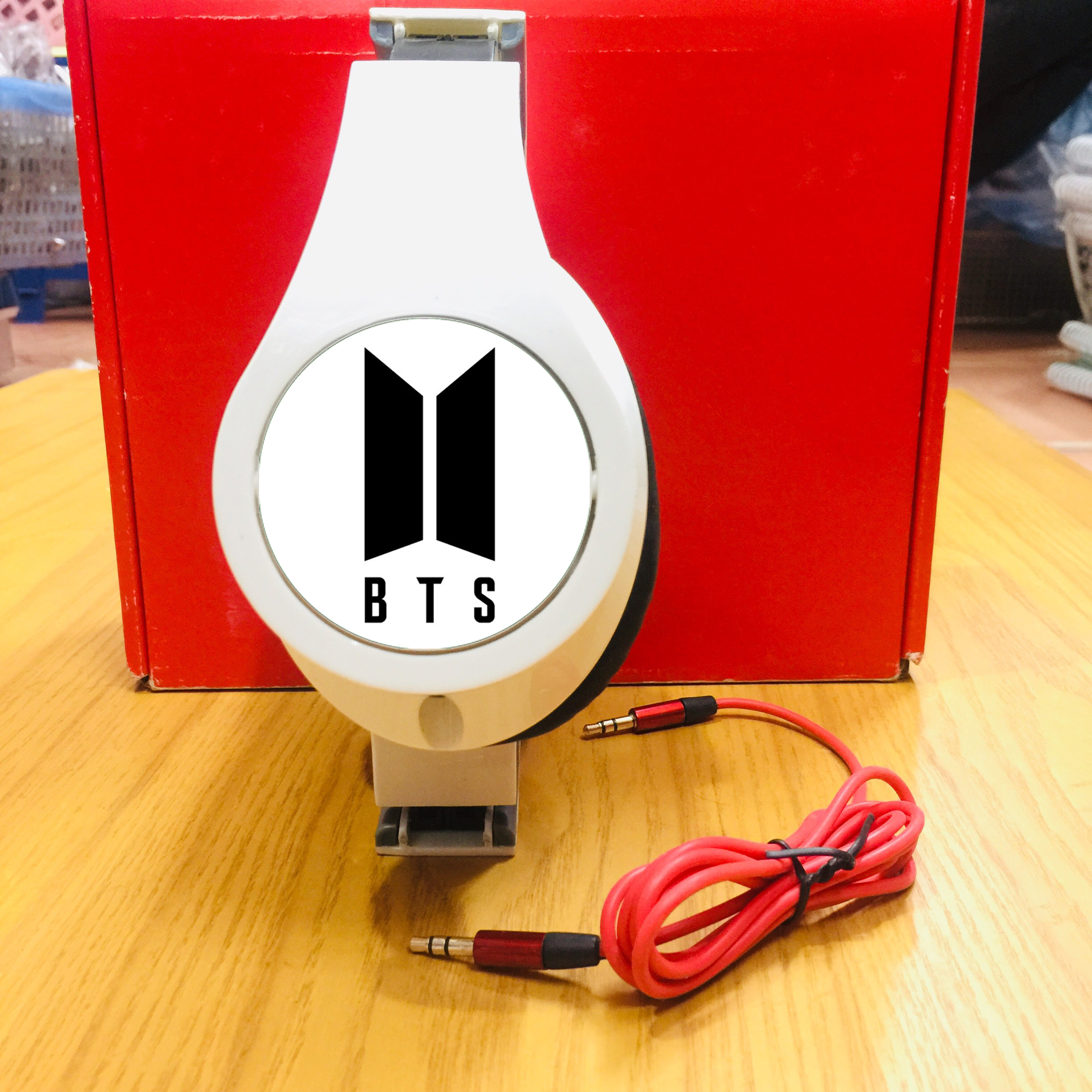 Tai nghe BTS headphone ốp tai mẫu giao ngẫu nhiên