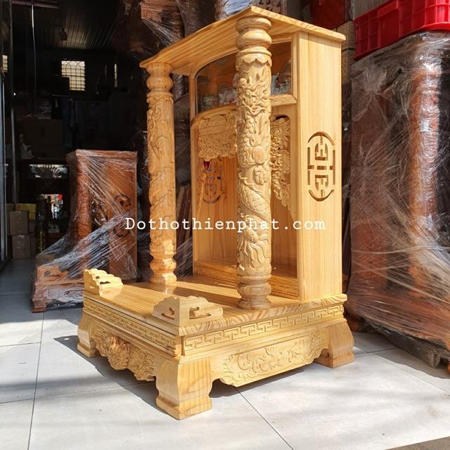 Bàn thờ thần tài ông địa gỗ thông ngang 56 cm quỳ trụ điện tử mẫu rất đẹp