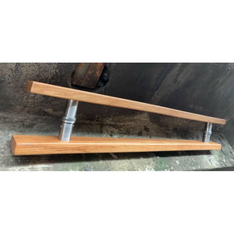 Tay nắm gỗ cửa đi