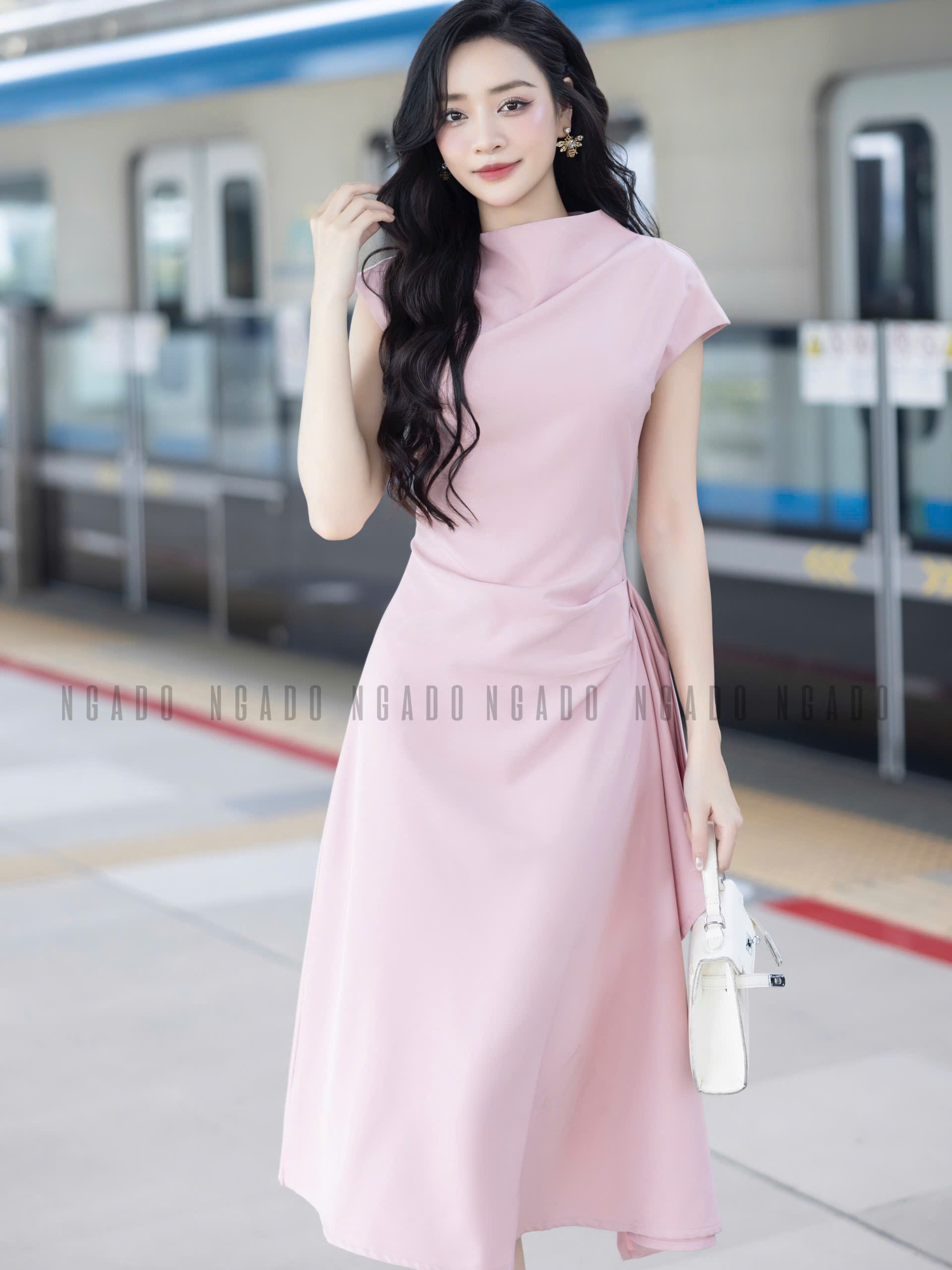 Đầm hồng cổ cao vạt xéo NGADO