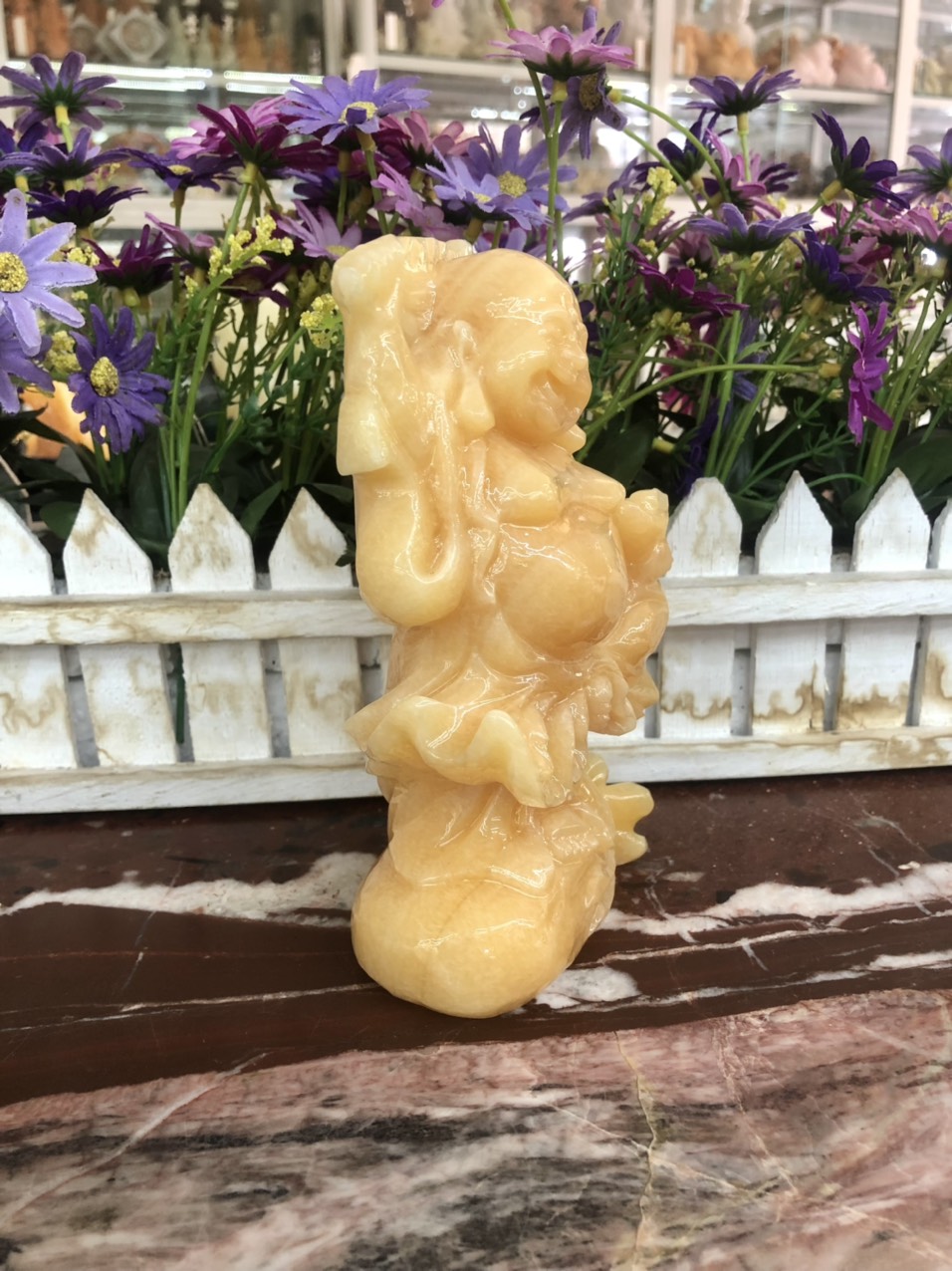 Tượng Phật Di Lặc đứng trên túi tiền phong thủy đá ngọc hoàng long trang trí bàn làm việc - Cao 15cm