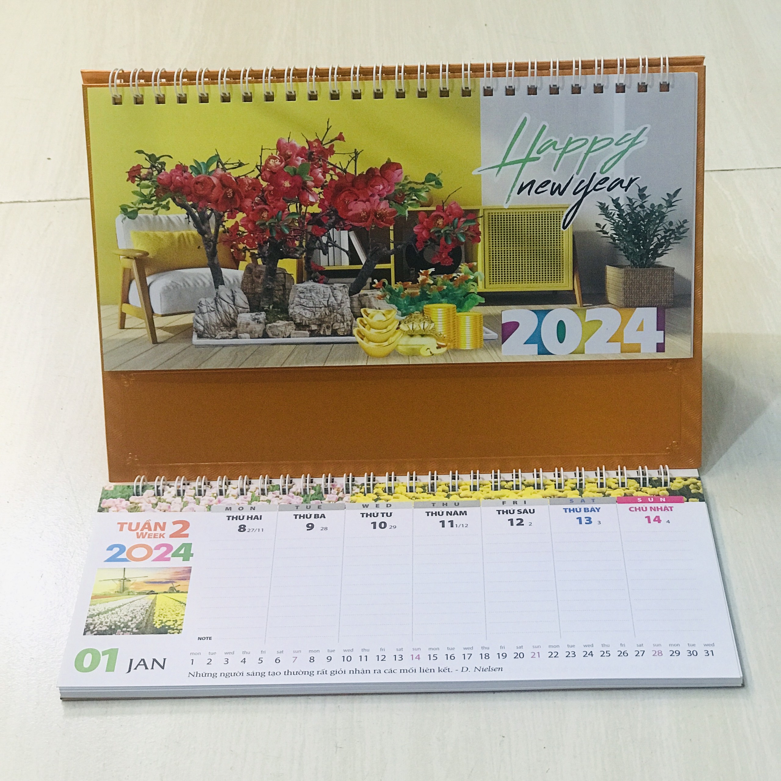 Lịch để bàn 2024 chữ M có dải note ghi chú ngày, tuần, đủ ngày âm dương