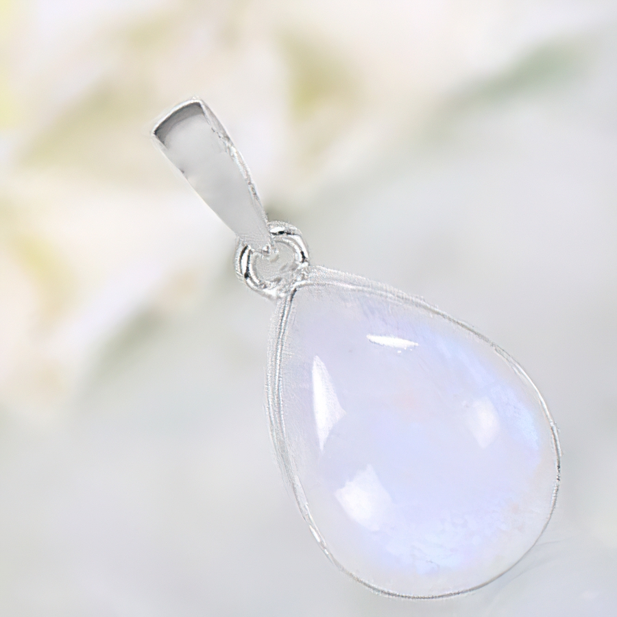 Mặt Dây Chuyền Đính Đá Moonstone