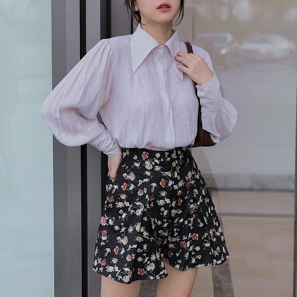 KIOBI – Quần shorts Summer form lưng cao, bản eo 7p, ống loe xếp li, lưng thun phía sau, vải kaki thun hoa - KIQ2062FL