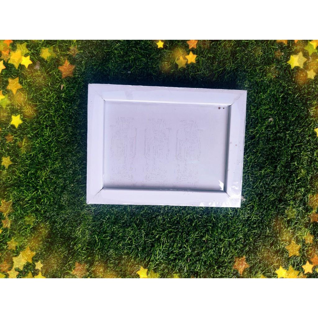 Combo 11 chiếc khung ảnh để bàn kích thước 13x18cm, mặt khung bằng mica, tặng kèm chân để bàn.
