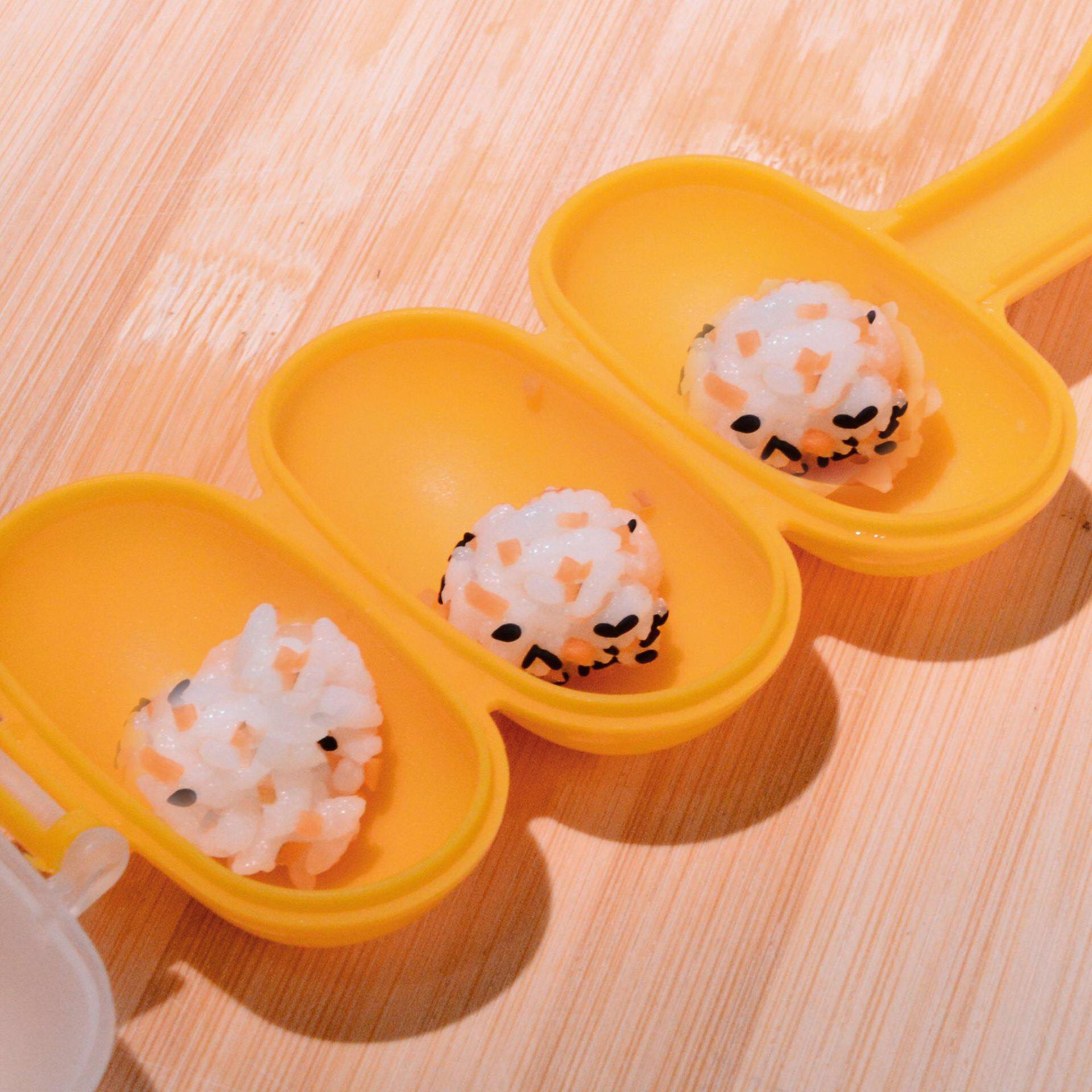 Khuôn lắc cơm bento tạo hình tròn kèm thìa